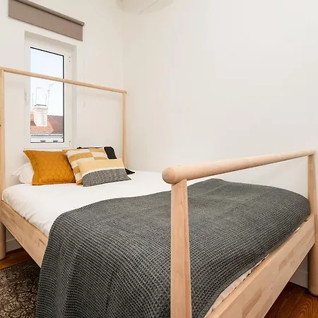 Charming And Bright Near Campo Pequeno * 리스본
