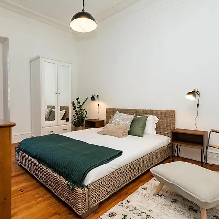Charming And Bright Near Campo Pequeno 아파트